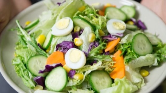 Male-Holding-Salad-845x321.jpeg